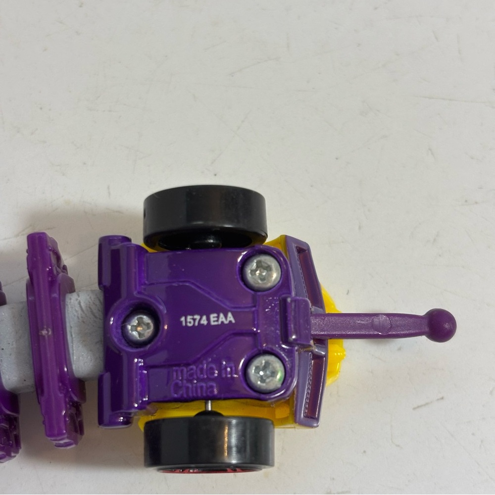 Hot Wheels 2013 mutant machines Scorpion yellow and purple coloured - Picture 10 of 10